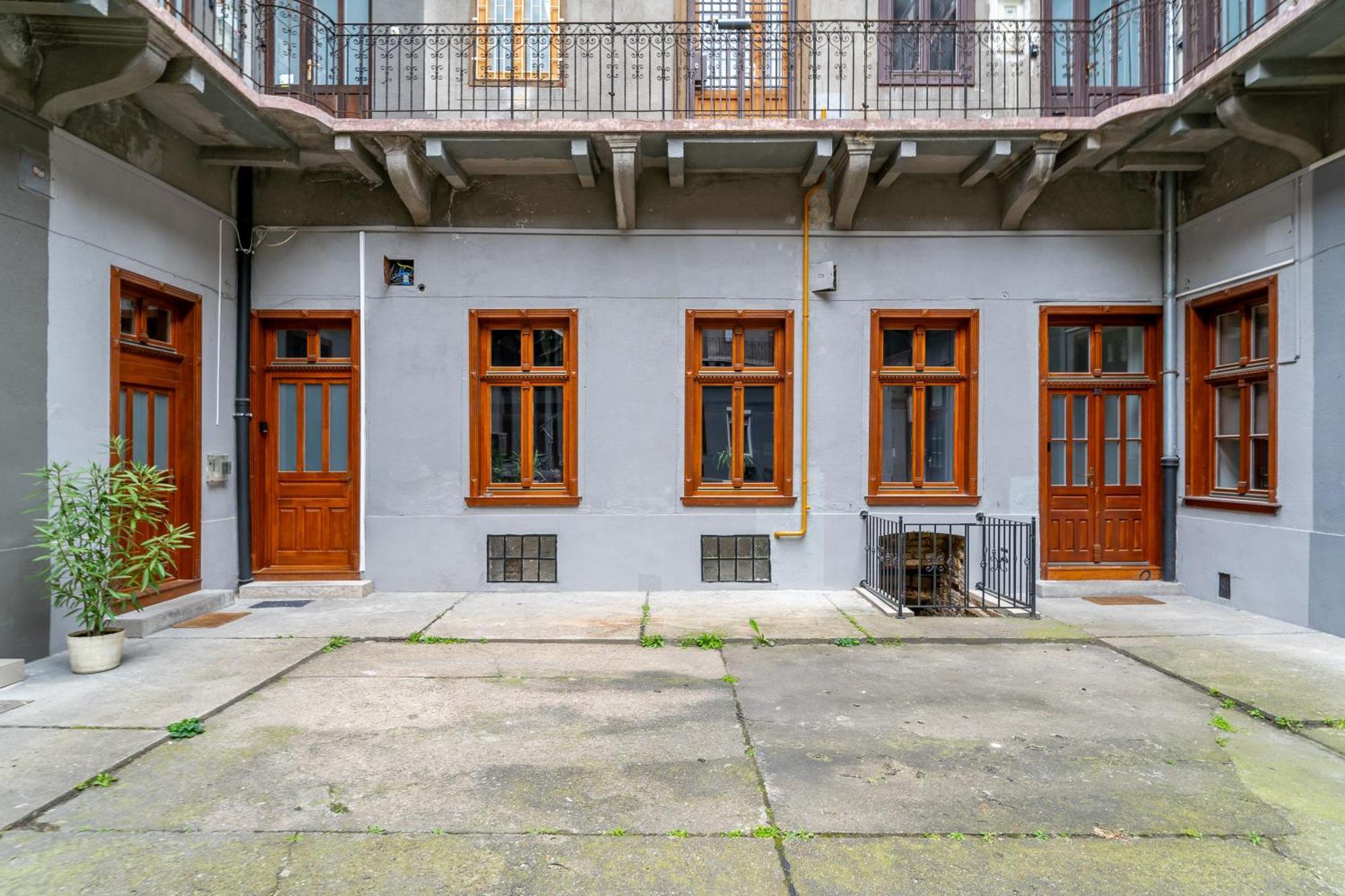 City Center Loft Haven: Modern Elegance Budapest Exterior photo